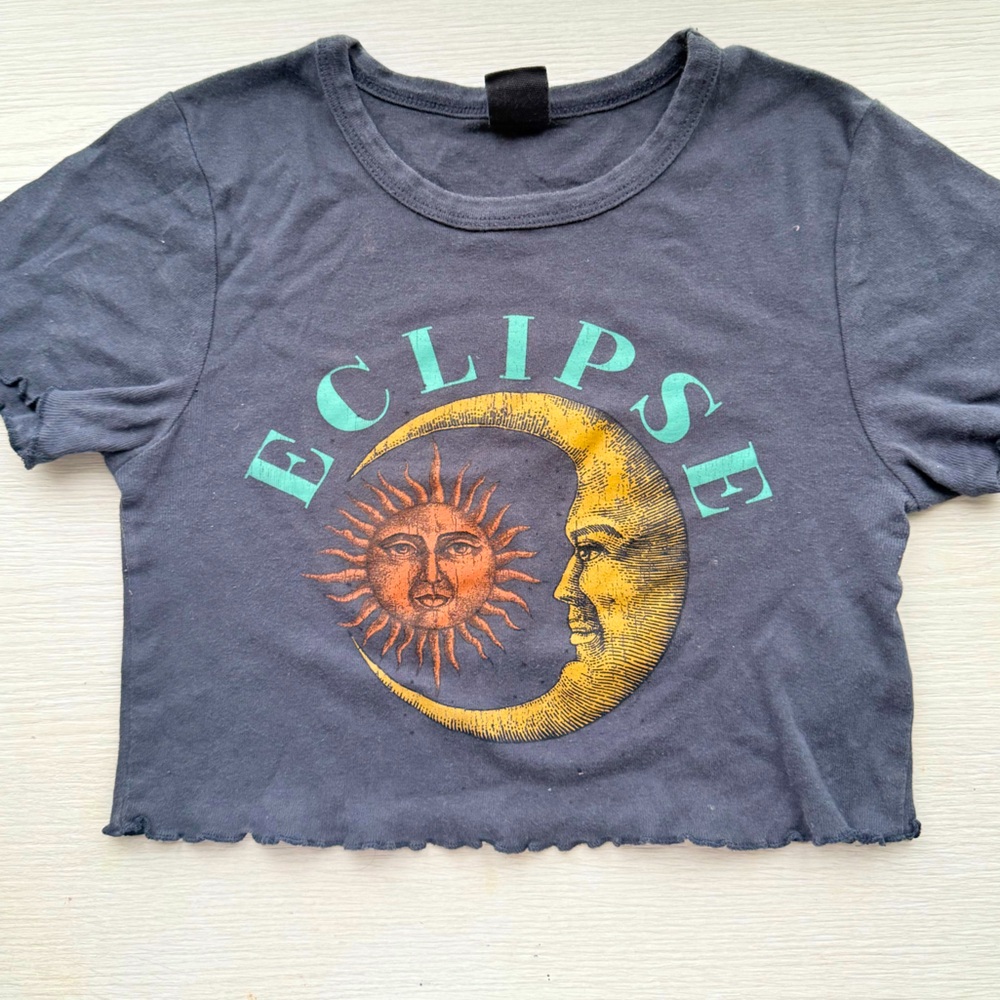 Urban Outfitters Gray Graphic Crop T-Shirt